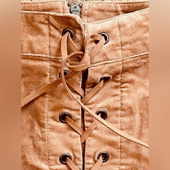 Forever 21 Women’s Size Medium Tan Suede Zippered Mini Skirt •Lace-Up Front NWOT - Picture 7 of 15
